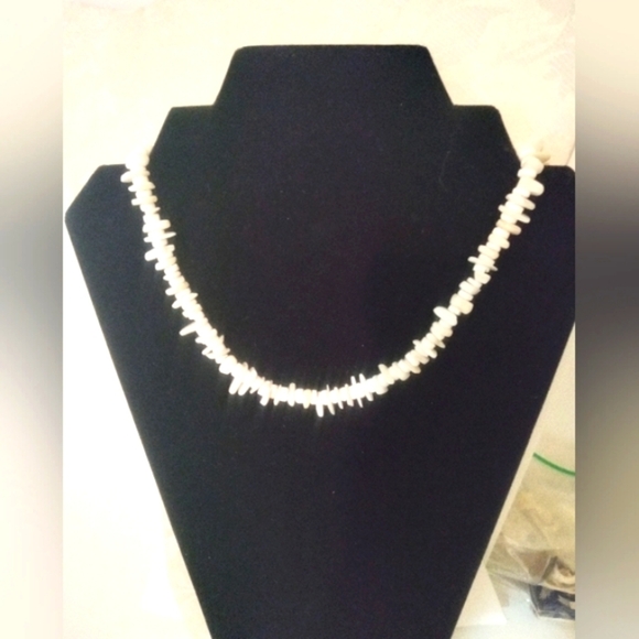 Vintage Puka Chipped Shell Unisex Necklace 16 Inches With Spring Ring Closure - Picture 1 of 4